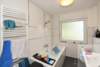 Wannenbad mit Fenster